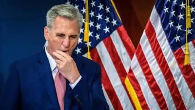 رئيس مجلس النواب الأمريكي يناقش مع بايدن سقف الدين والإنفاق يوم الأربعاء