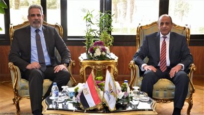 وزير الطيران يلتقي نائب رئيس الأياتا للشرق الأوسط وإفريقيا لتعزيز التعاون في مجال النقل الجوي