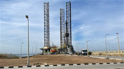 ميناء الطور يستقبل أول حفار بترول لأعمال صيانة دورية 