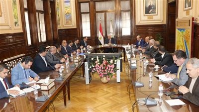 وزير الزراعة يبحث مع منتجي الدواجن استقرار الأسواق والحفاظ على الصناعة