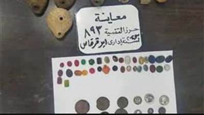 ضبط 756 قطعة أثرية أثناء تفتيش منزل تاجر مخدرات في المنيا
