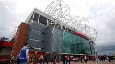 سيكون الأضخم في التاريخ.. ملياردير بريطاني يشعل الصراع على بيع المان يونايتد