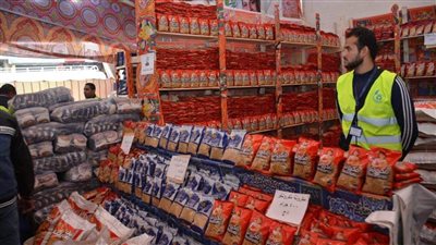 ضربة قوية.. الحكومة تواجه المحتكرين وجشع التجار بإجراءات رادعة 