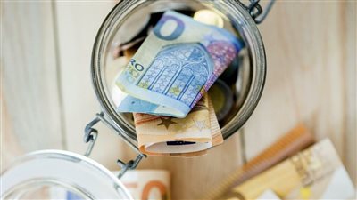 سعر اليورو الأوروبي أمام الجنيه المصري في تعاملات اليوم الأحد 12-3-2023