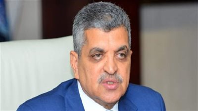 أسامة ربيع: إيرادات قناة السويس تراجعت بنحو 62% خلال الـ 6 أشهر الأولى 