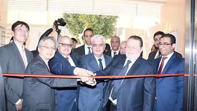 محافظ البنك المركزي يفتتح العيادات الخارجية الجديدة بمستشفى الأطفال الجامعي التخصصي