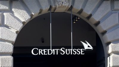كريدي سويس يبحث خيارات البقاء تحت ضغط الاندماج مع UBS
