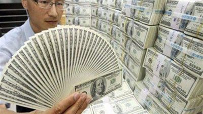 سقوط مدوي لعملة عربية.. الفوضى تعم الاقتصاد والسوق السوداء تحكم قبضتها 