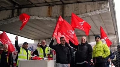 زيادة 16% في الأجور تنهي إضراب سائقي الحافلات في بريطانيا