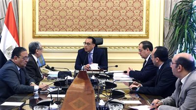 مدبولي يتابع موقف تنفيذ مشروعات الطاقة المتجددة ومذكرات التفاهم لإنتاج الهيدروجين الأخضر