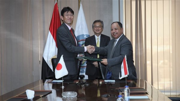 جانب من توقيع الاتفاقية