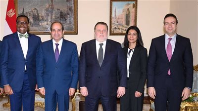 رئيس بنك التنمية الأفريقي يشيد بجهود مصر للاستفادة من تمويل القطاع الخاص لمبادرات النمو الأخضر