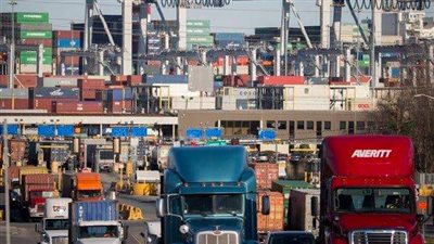 العجز التجاري الأمريكي في السلع يتسع إلى مستوى قياسي