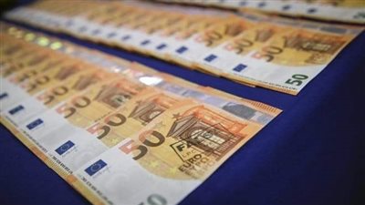 اليورو يبتعد عند أدنى مستوى في 7 أسابيع مقابل الدولار الأمريكي