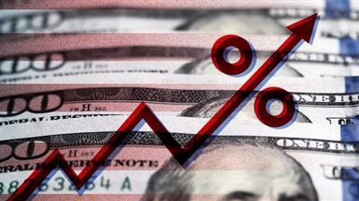 الدولار يكسر استقراره ويتحول للمكاسب بعد بيانات هامة