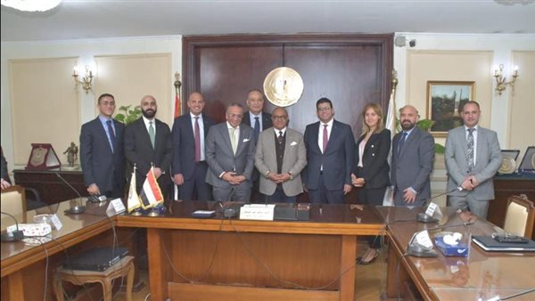 جانب من توقيع البروتكول