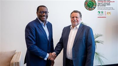 محافظ البنك المركزي ورئيس بنك التنمية الأفريقي يتفقدان التجهيزات النهائية للاجتماعات السنوية للمجموعة