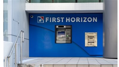 سهم مصرف فيرست هورايزون يهبط أكثر من 40% بعد فشل اندماجه مع تي دي بنك