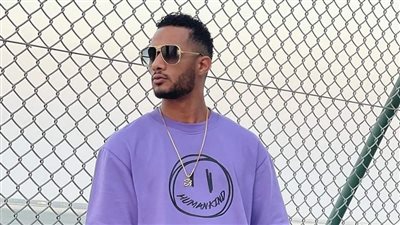 ازاي محمد رمضان عدى  بالدولارات من المطار.. هنقولك عمل ايه