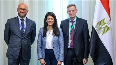 توقيع اتفاقية التخلي عن العمل بسعر الفائدة 