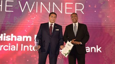 ذهبت إلى «الاستثنائي».. «أفريكان بانكر» تمنح عز العرب جائزة «الإنجاز مدى الحياة»