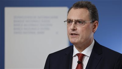 محافظ البنك المركزي السويسري: لا يمكن استبعاد المزيد من تشديد السياسة