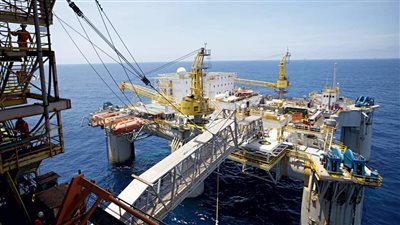 النفط يقفز 2% إلى 78.4 دولار بفعل تراجع المخزونات الأمريكية