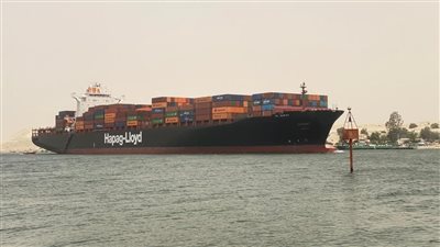 رئيس قناة السويس: انتظام حركة الملاحة وعبور 67 سفينة بحمولات 4.2 مليون طن