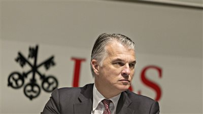 صفقة الاستحواذ على كريدي سويس تدفع بنك UBS إلى خفض العديد من الوظائف