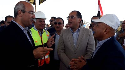 رئيس الوزراء يتابع معدلات تنفيذ عدد من المشروعات بميناءي الإسكندرية والدخيلة