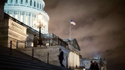 تباطؤ قطاع الخدمات الأمريكي وارتفاع طلبيات المصانع