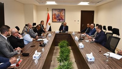 وزير الإسكان يبحث مع أعضاء غرفة التطوير العقاري سبل مساندة القطاع والتحديات والحلول المقترحة