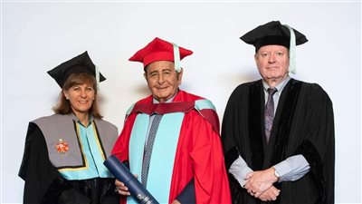 جامعة «بريتوريا» بجنوب إفريقيا تمنح الرئيس المؤسس لجامعة النيل الأهلية الدكتوراة الفخرية