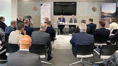 الملا: التعاون بين الحكومات والقطاع الخاص يدعم صناعة الطاقة في تنمية الطاقة منخفضة الكربون