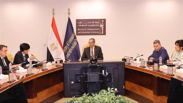 لقاء وزير الاتصالات