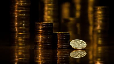 الروبل الروسي يسجل أدنى مستوى في 15 شهرًا مقابل الدولار