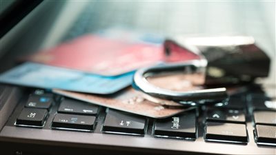 كم عدد بطاقات الائتمان التي يجب أن تكون في محفظتك ؟