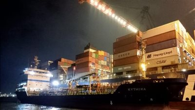 اقتصادية قناة السويس: نجاح ثاني عملية تموين سفن بميناء غرب بورسعيد