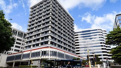 البنك المركزي النيوزيلندي يقرر تثبيت أسعار الفائدة عند 5.5%