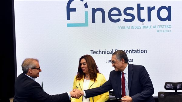 جانب من توقيع الاتفاقية