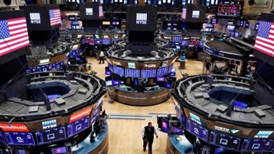 تراجع العقود الآجلة لمؤشر الأسهم الأمريكية وسط ترقب للبيانات الاقتصادية