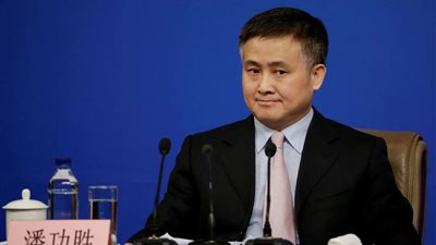 رئيس بنك الشعب الصيني: حل المخاطر المالية في المجالات الرئيسية بطريقة منظمة