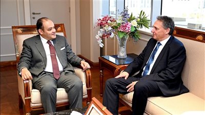 وزير الصناعة: فرص متميزة أمام الشركات لتوطين صناعة السيارات الكهربائية في السوق المصري