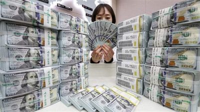 سعر الدولار أمام الجنيه المصري في تعاملات اليوم الأربعاء 2-8-2023