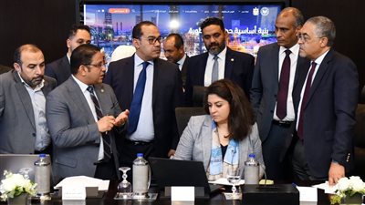 رئيس الوزراء يشهد 