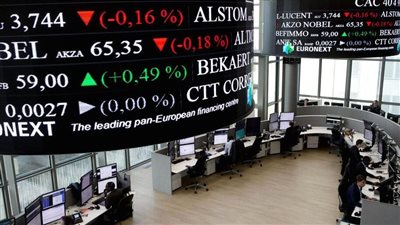 صدمة في أوروبا وقلق في أمريكا.. إيه اللي بيحصل في البنوك ؟ 