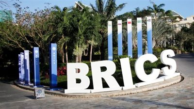 سفير جنوب أفريقيا: بريكس لا تتنافس مع أي كتلة.. ولا نسعى لإزالة الدولرة