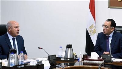 رئيس الوزراء يستعرض خطة تطوير النقل النهري