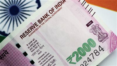 الروبية الهندية تعزز مكاسبها أمام الدولار وسط توقعات خفض أسعار الفائدة