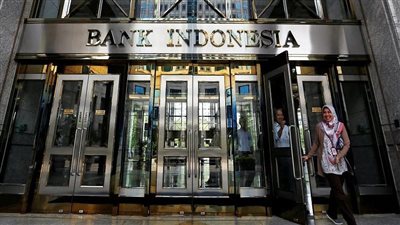 بنك إندونيسيا يتدخل بعد هبوط الروبية إلى أدنى مستوى لها في 5 سنوات مقابل الدولار